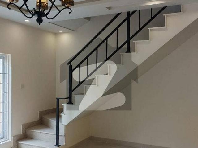 12 Marla Used House for Sale in Lake City Lahore