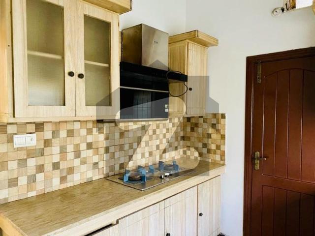 12 Marla Villa 3 Bedrooms Front lawn For Rent in safari villas 3 Bahria Town Safari Villas 3