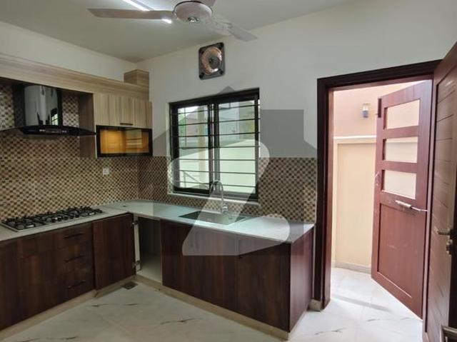 12 Marla Beautiful Neat & Clean Villa Available For Rent Askari 3