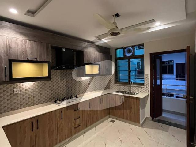 12 marla brand new 4 bedroom apartment available for rent