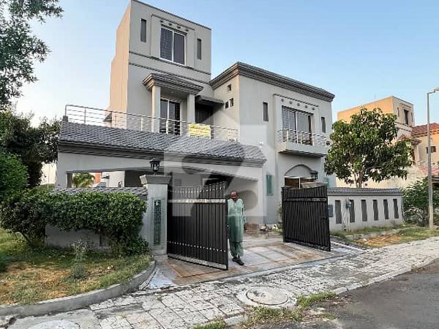 12 Marla Corner Used Fully Renovated House For Sale In Sector C janiper Block Bahria Town Lahore