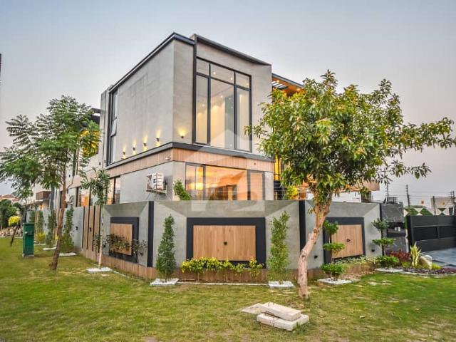 12 Marla Designer House With Full Basement Ready To Move In DHA Lahore
