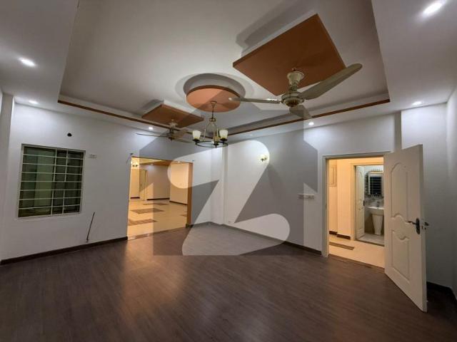 12 marla flat is available in askari 11 sector b at super hot location. Askari 11 Sector B