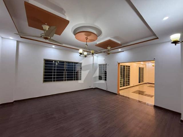 12 marla flat is available in askari 11 sector b at super hot location