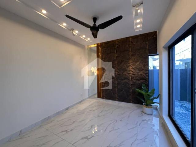 12 Marla House For Sale in LakeCity
