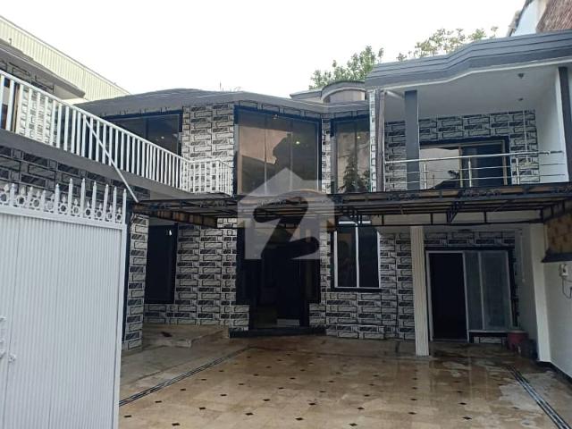 12 Marla House In Javaid Shahid Road Is Available For sale