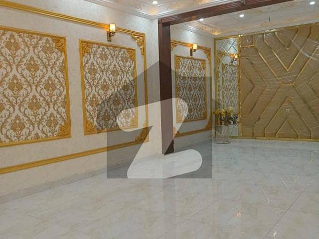 12 marla luxaray house in johar town for sale