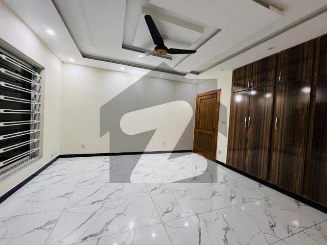 12 Marla Park Face House In Phase 7 For Sale