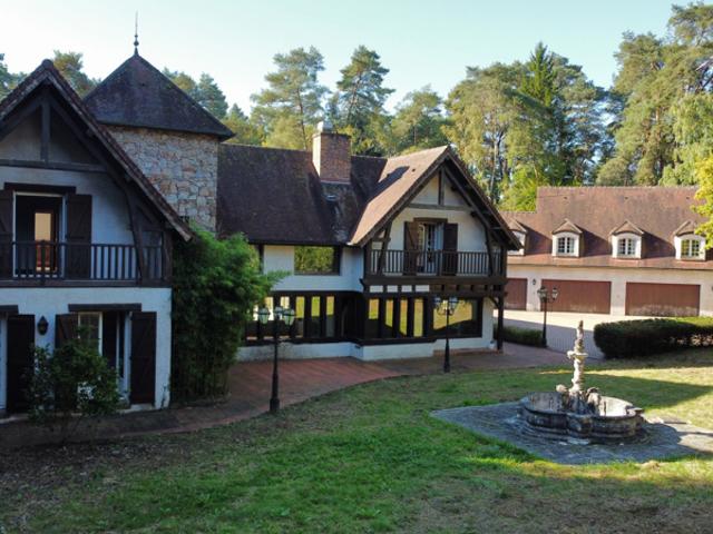12 PIECES SECTEUR RAMBOUILLET 9 850 M2 DE TERRAIN PISCI