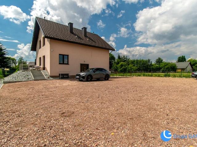 12 pokoi, 12 łazienek, 3 kuchnie, parking, Rybitwy ul. Skromna, Kraków