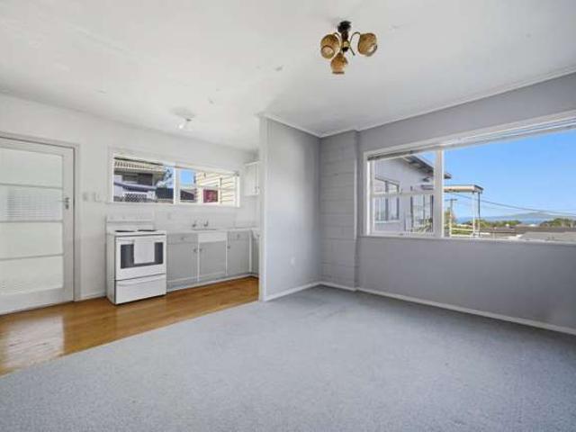 1/2 Rewi Street, Torbay, North Shore City