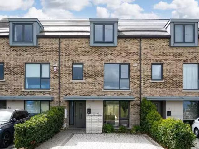 12 Rockville Avenue, Glenamuck Road, Carrickmines, Dublin 18.