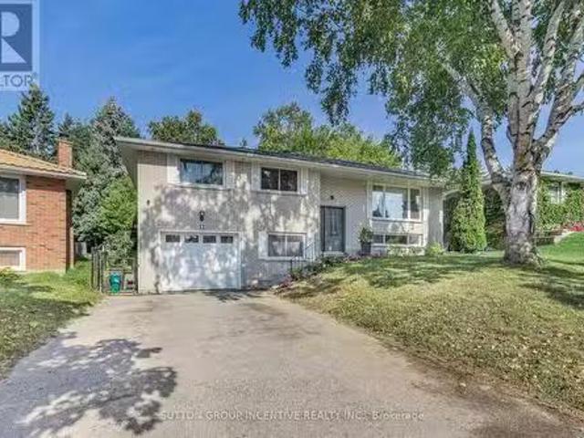 12 Roslyn Road, Barrie, ON, L4M 2X6 house for sale Listing.