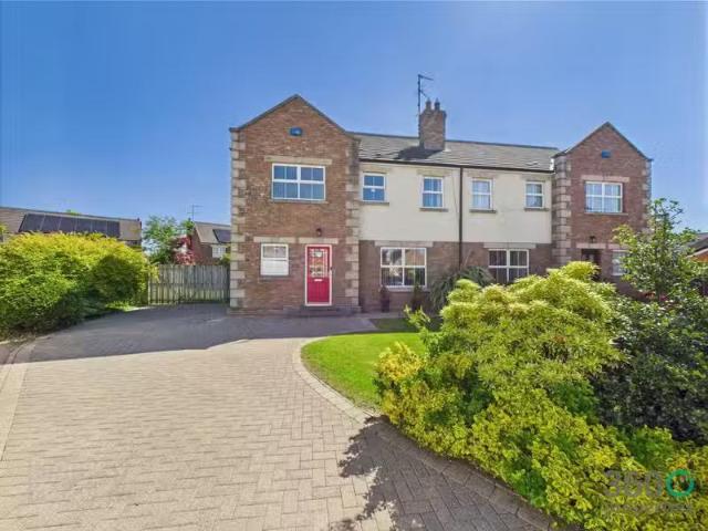 12 Rosses Lane