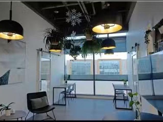 12 Royal Vista Way Nw, Calgary, AB, T3R 0N6 commercial for l.