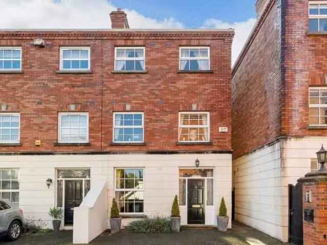 12 Simmons Court, Dublin 4, D04R9T3 is for sale