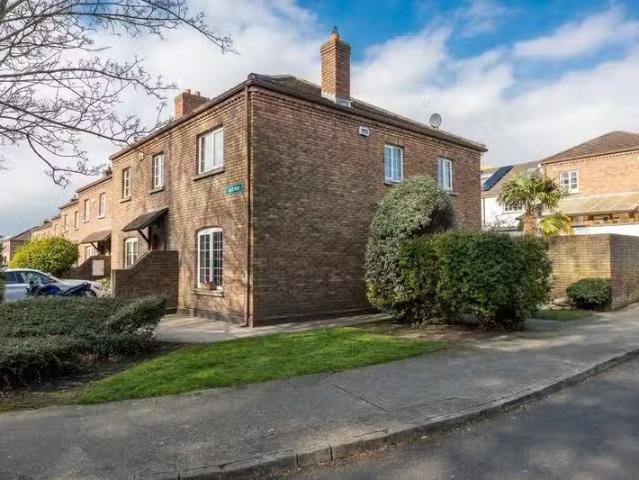 12 Slade Row, Palatine Square, Dublin 7, Stoneybatter, Dublin.