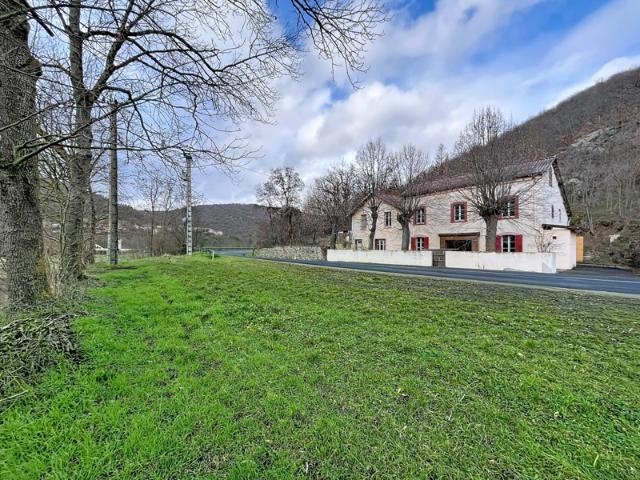 12MN A75 20MN ISSOIRE SUD Ancien bar restaurant sur terr