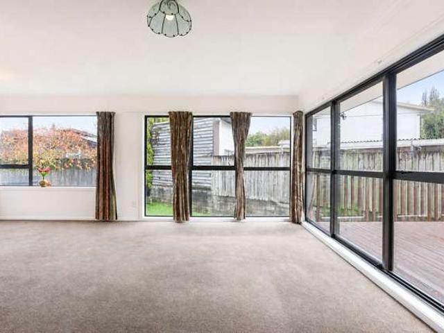 12A Lorraine Place, Glenview, Hamilton City