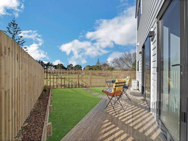 12E Mchardy Place, Glenfield, North Shore City