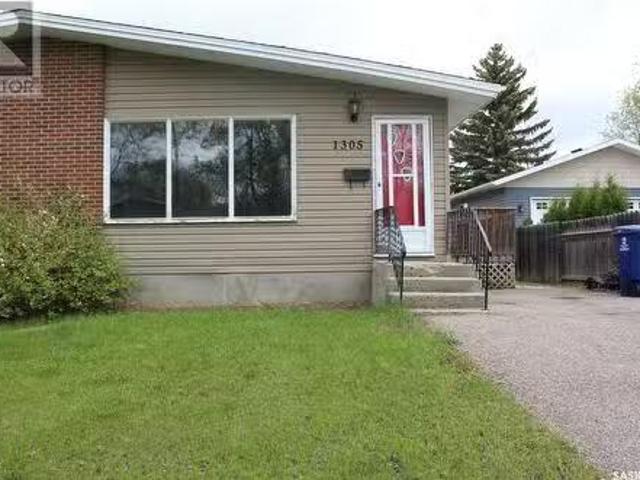1305 Park Avenue, Weyburn, SK, S4H 0K7 house for sale Listi.