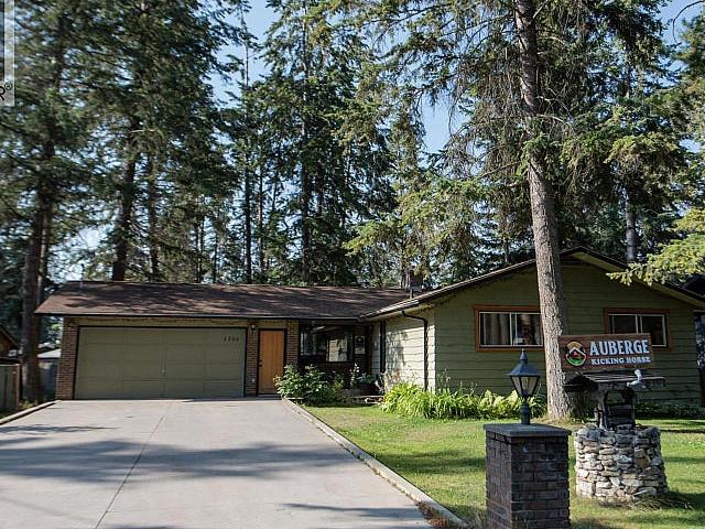 1306 Selkirk Drive Golden, British Columbia
