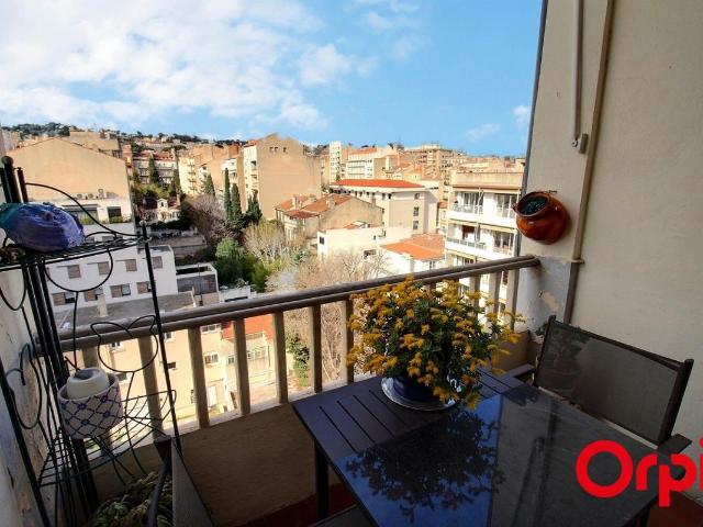 13008 Appartement traversant bourgeois de type 3/4 + Terrasse exposée Ouest en dernier étage