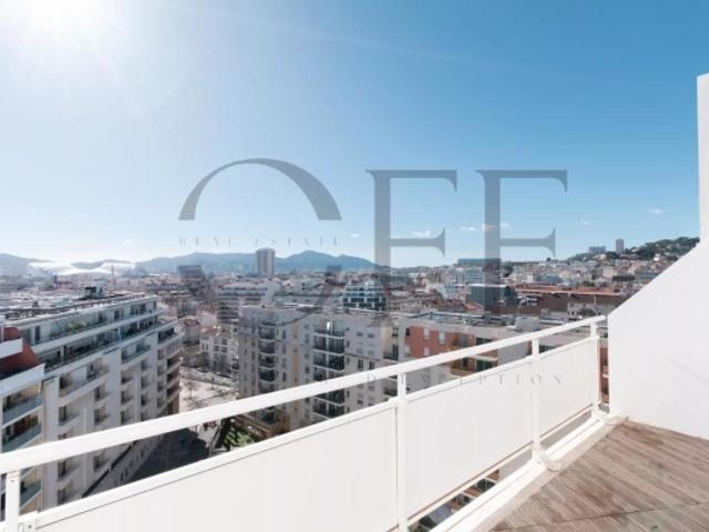 13008 Marseille Duplex d'exception au dernier étage 2 chambres terrasse. Vue dominante