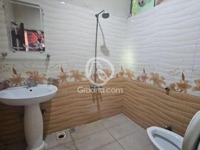1300 Ft² Flat for Rent