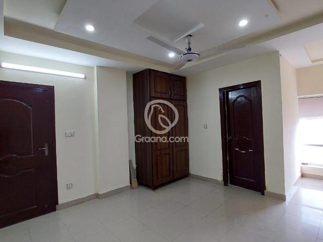1300 Ft² Flat for Rent