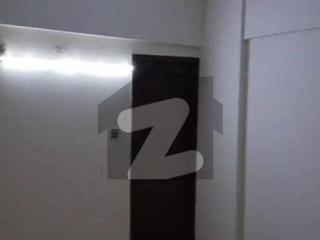 1300 Sq Ft 3 Bed DD West Open Leased 2nd Floor Well Maintained Flat Available In Johar Block 7 Very Prime Location