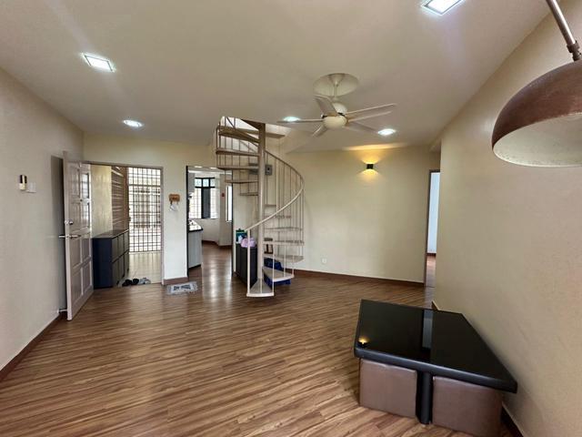 1300sqft 2 Carparks Big Balcony Duplex Unit Sungai Ara Aramas Sale
