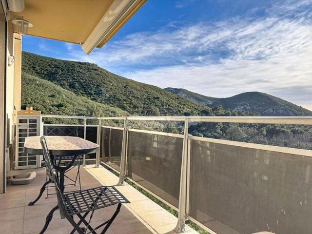 13010 Saint TroncT4 de 78 m2 cave, balcon et possibilité de box