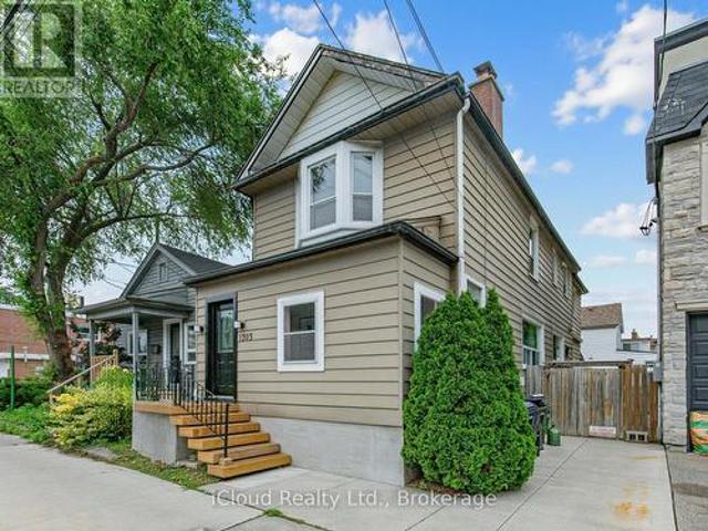 1303 Woodbine Avenue, Toronto, ON, M4C 4E8 house for sale | Listing ID E13494 | Royal LePage