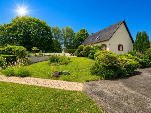 130.5 m2 + veranda 24 m2 + sous sol complet + jardin 2.100 m2