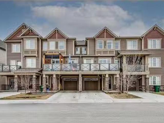 130 Hillcrest Gardens Sw, Airdrie, AB, T4B 4J2 house for sal.
