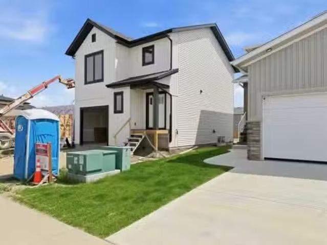 130 Norseman Close, Penhold, AB, T4G 0G5 house for sale Lis.