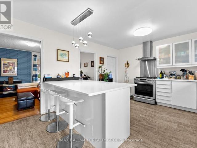 1318 Avenue Q Ottawa, ON K1G0B6