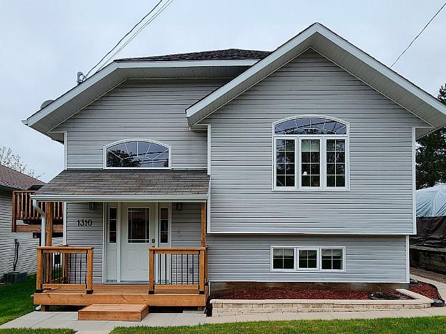 1310 Ottawa Street Your Dream Home In Keewatin!