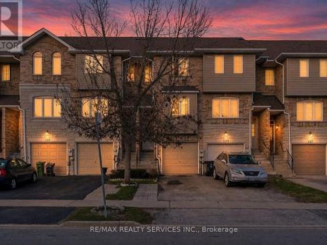 131 Charlton Settlement Avenue, Toronto, ON, M6M 5L5 townhouse for sale | Listing ID W13150 | Royal LePage