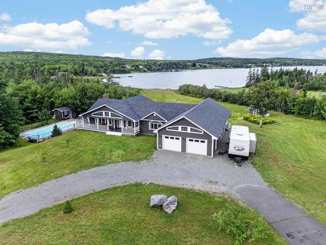 131 Oakfield Drive, Marion Bridge, NS, B1K 3N8 house for sale | Listing ID 202620 | Royal LePage