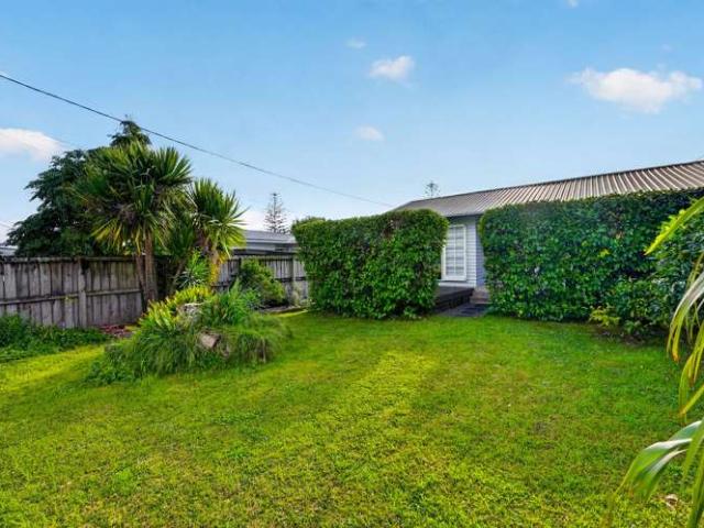 1/31 Sunnyhaven Avenue, Beach Haven, North Shore City
