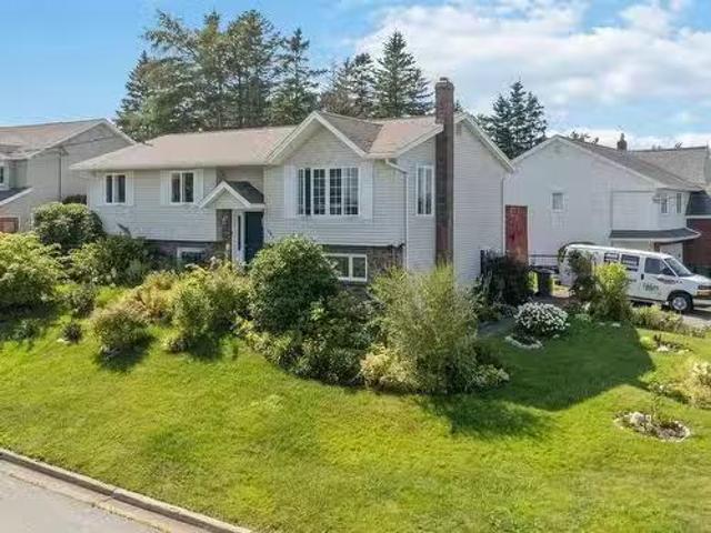131 Pinewood Crescent, Cole Harbour, NS, B2V 2P9 house for s.