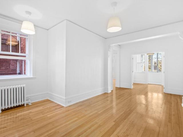 1320 Av. Bernard, Montréal Outremont, QC H2V