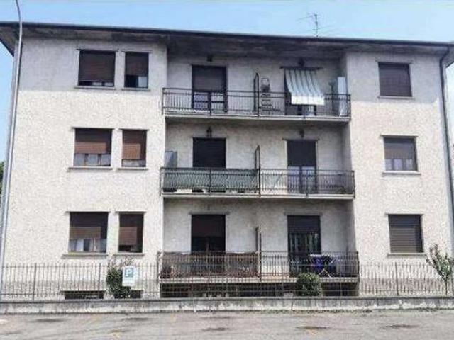132/2025 U BS Appartamento plurilocale al piano secondo, con autorimessa in asta a Castelcovati