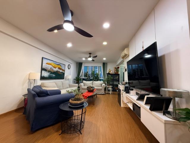 132 Edgedale Plains HDB Apartment For Sale, $680,000, 3 Bed 2 Bath 12,852 sqft $53.00 psf