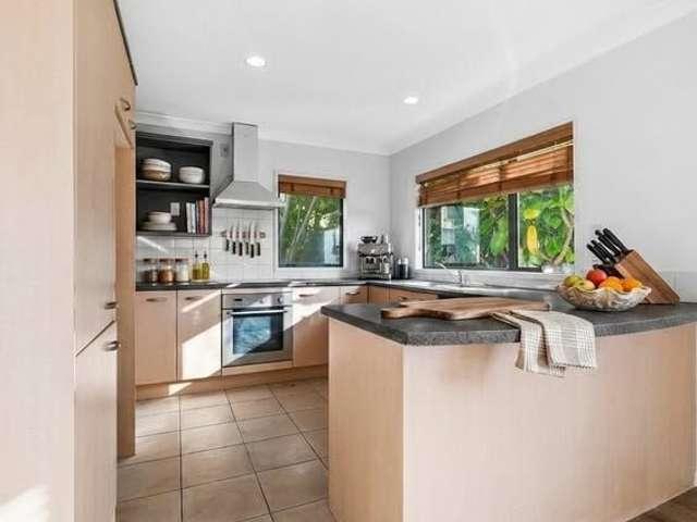 132 Redoubt Road, Goodwood Heights, Manukau City