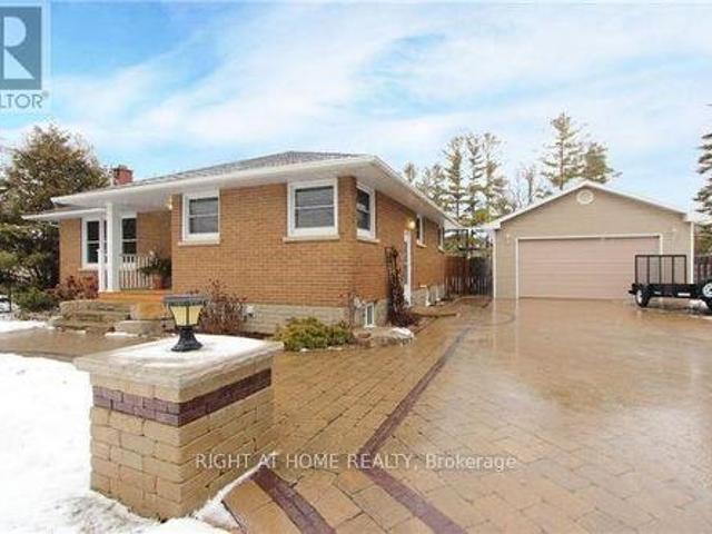 132 Winchester Road E, Whitby Brooklin, ON, L1M 1X2 house for sale | Listing ID E12111 | Royal LePage