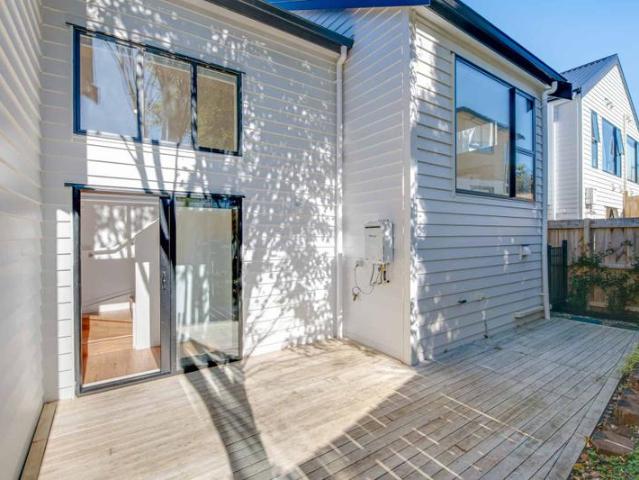 132C Stapleford Crescent, Browns Bay, North Shore City For S.
