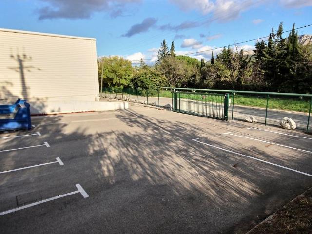 13360 PONT DE L'ETOILE Entrepôt / local industriel + Bureaux 1080 m2